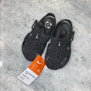 Toddler size 6 Nike sandals